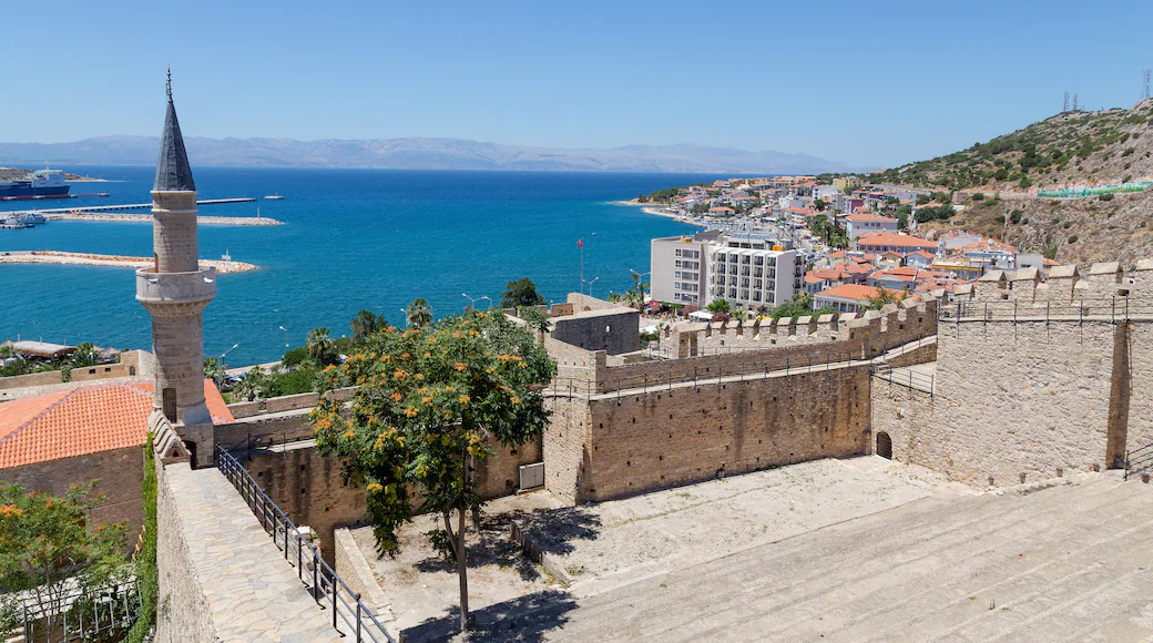 Çeşme ve Alaçatı’da Gezilecek Yerler: Doğa, Tarih ve Ege Lezzetleriyle Dolu Bir Rota